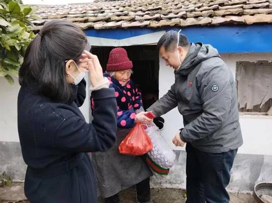 岳阳市生态环境局华容分局爱心慰问敬老院 传递温暖显真情