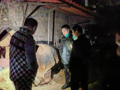 株洲市生态环境局荷塘分局开展国控空气监测站四中点位周边巡查工作