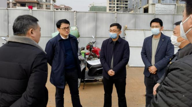南昌市进贤生态环境局、县城管局、县住建局、县创控集团和相关单位负责同志参加进贤县副县长调研检查大气污染防治工作